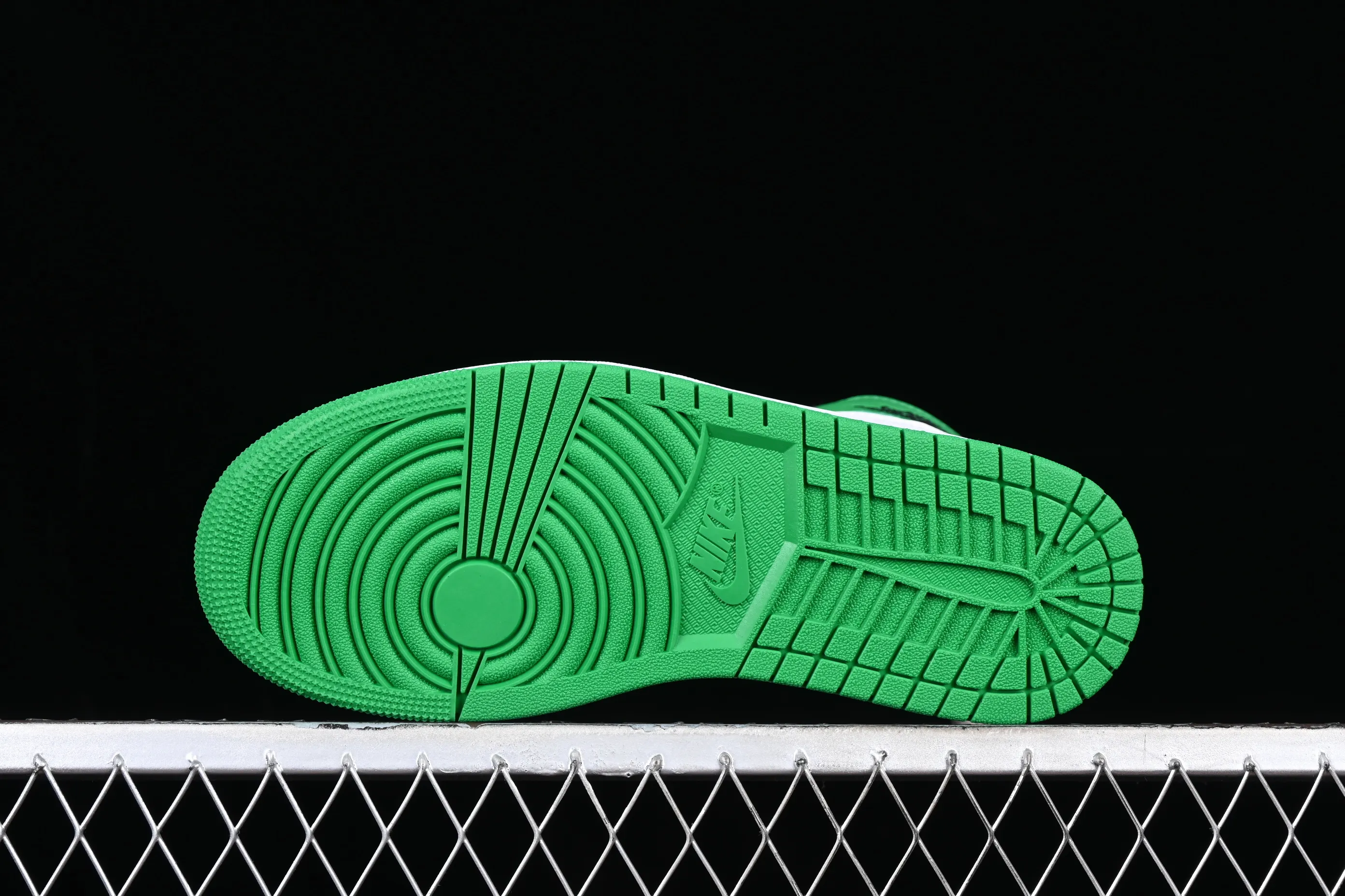 All categories Air Jordan Jordan series basketball shoes Air Jordan 1 High Pure original Air Jordan 1 High OG "Lucky Green" AJ1 Joe 1 Celtics black green toe DZ5485-031